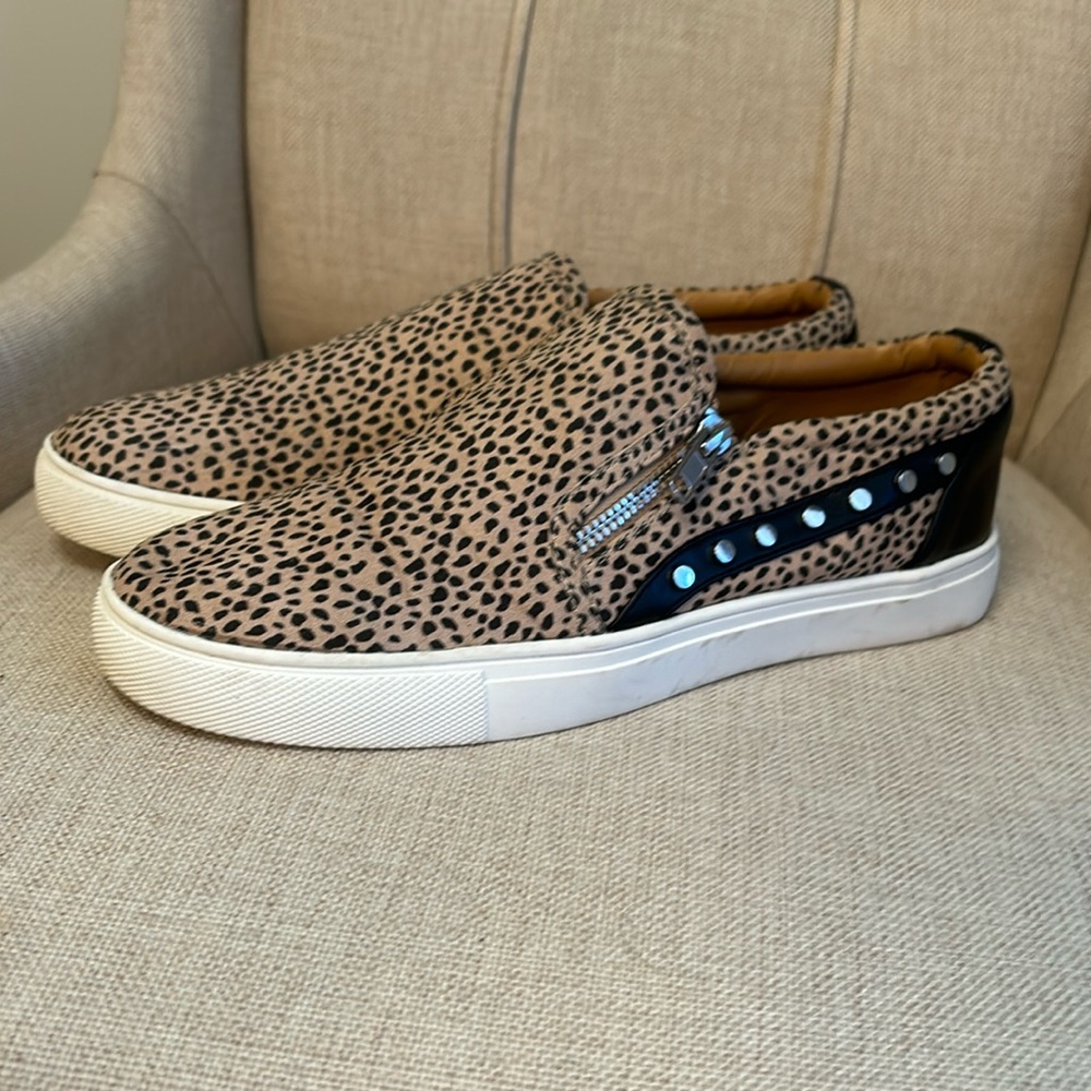 Dolce Vita leopard slides